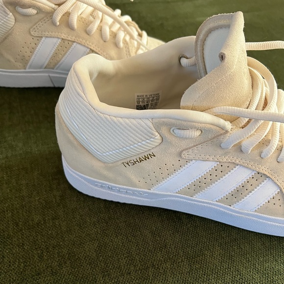 Adidas | Tyshawn Mid Off-White skate shoes - Picture 4 of 14